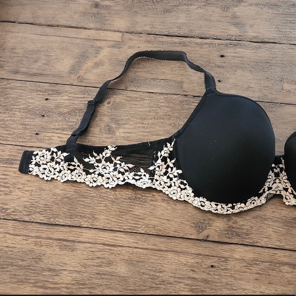 2/$18. ”WACOAL” BLACK BRA w/WHITE LACE DETAIL SIZE 38C - Picture 6 of 8